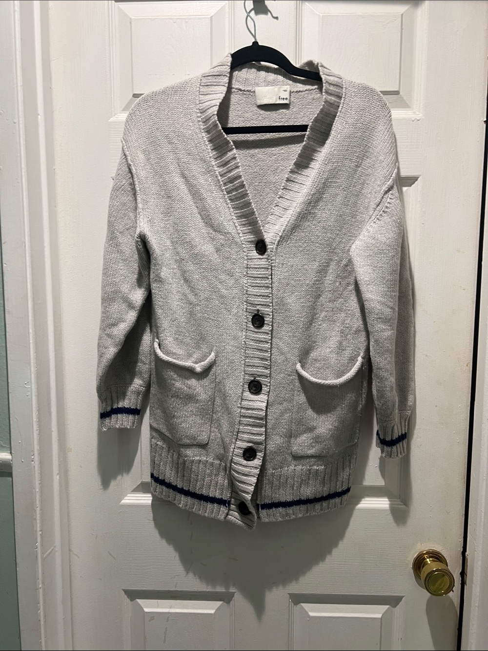 Wilfred Free by Aritzia Light Gray Button-Front Cardigan with Navy Trim